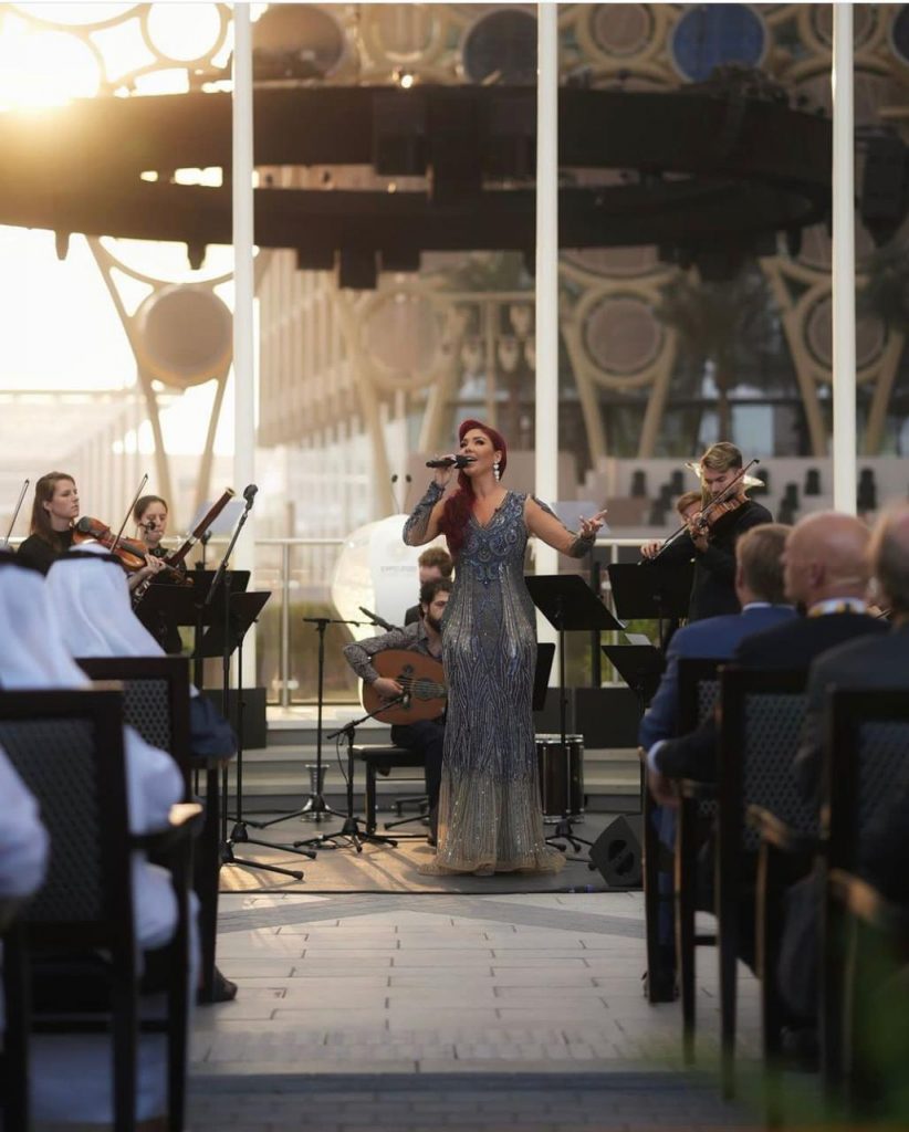 الفنانه العالمية لاروسي